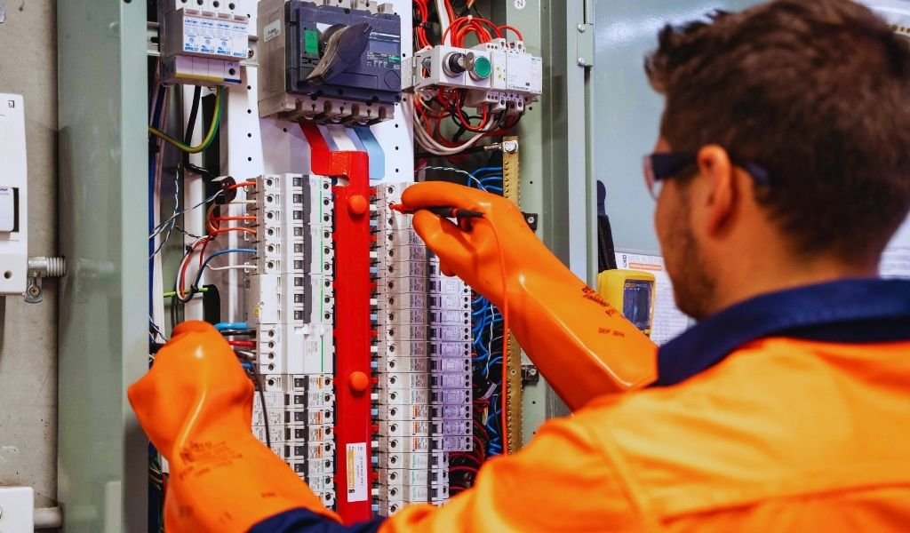 Endüstriyel Altyapıda Can Elektrik Standartları